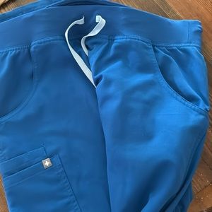 Blue Figgs nursing pants.